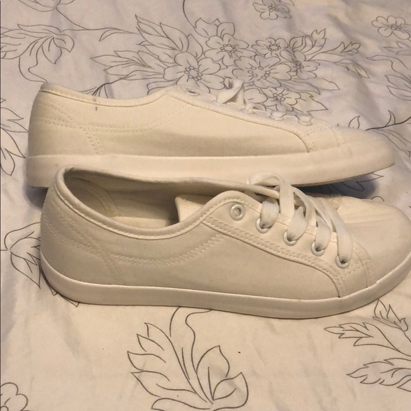 White tennis shoes - Picture 1 of 2